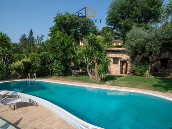 casa indipendente in vendita a Sacrofano