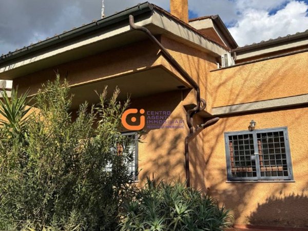 casa indipendente in vendita a Sacrofano in zona Monte Caminetto