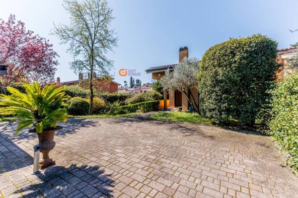 casa indipendente in vendita a Sacrofano in zona Monte Caminetto