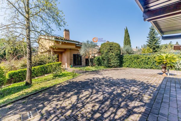 casa indipendente in vendita a Sacrofano in zona Monte Caminetto