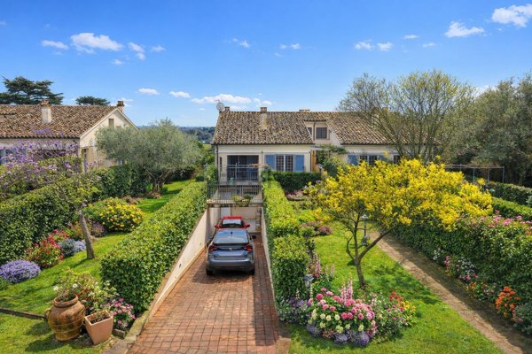 casa indipendente in vendita a Sacrofano in zona Monte Caminetto
