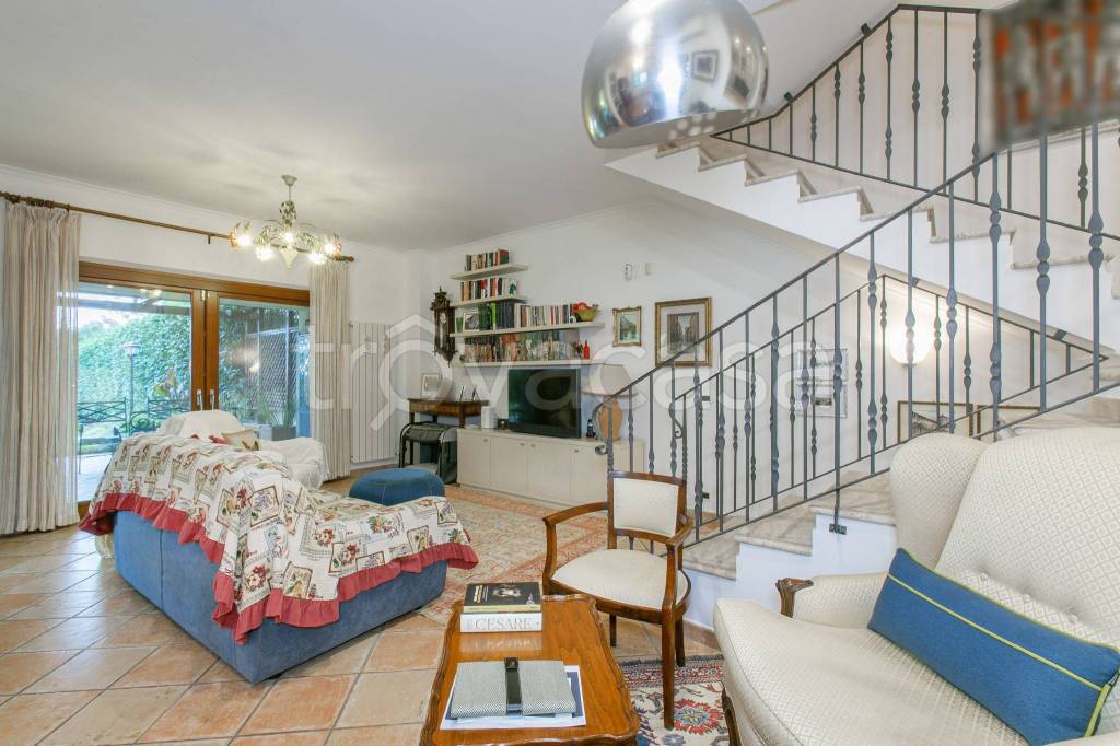 casa indipendente in vendita a Sacrofano in zona Monte Caminetto