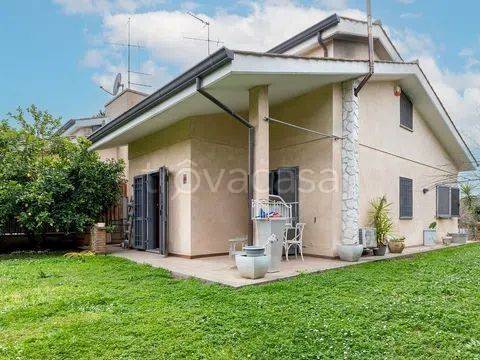 casa indipendente in vendita a Sacrofano in zona Monte Caminetto