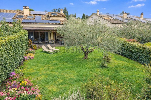 casa indipendente in vendita a Sacrofano in zona Monte Caminetto