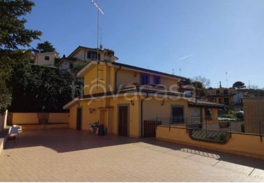 casa indipendente in vendita a Sacrofano in zona Santa Maria