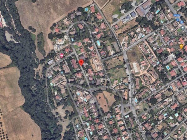 locale commerciale in vendita a Sacrofano in zona Monte Caminetto