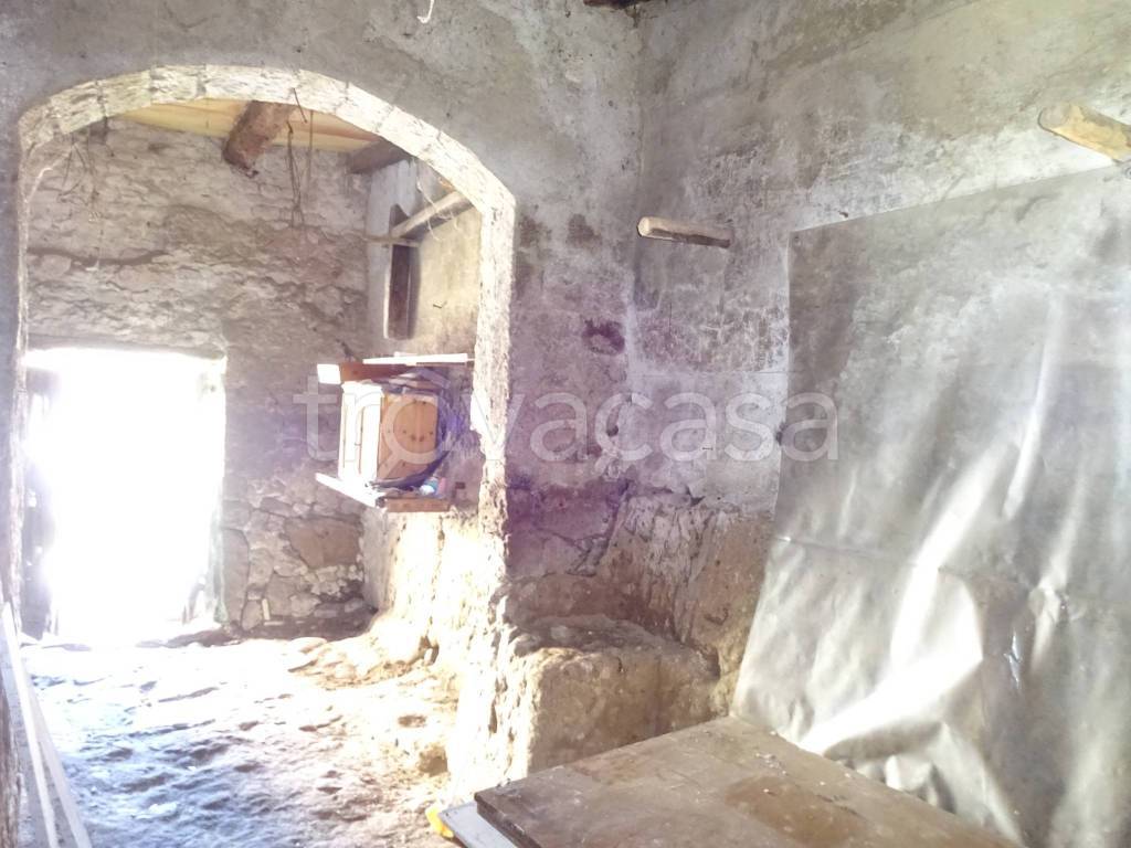 locale commerciale in vendita a Sacrofano