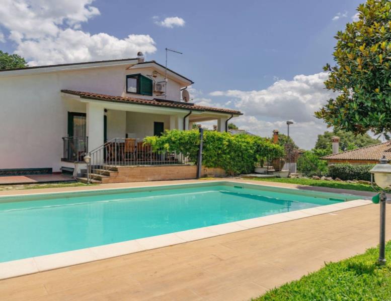 casa indipendente in vendita a Sacrofano in zona Petruscheto