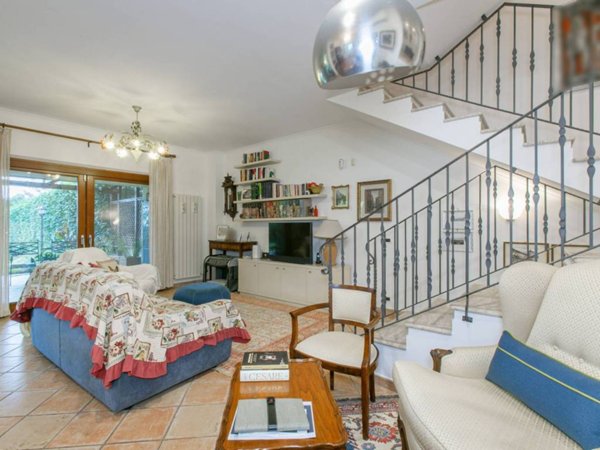 casa indipendente in vendita a Sacrofano in zona Monte Caminetto