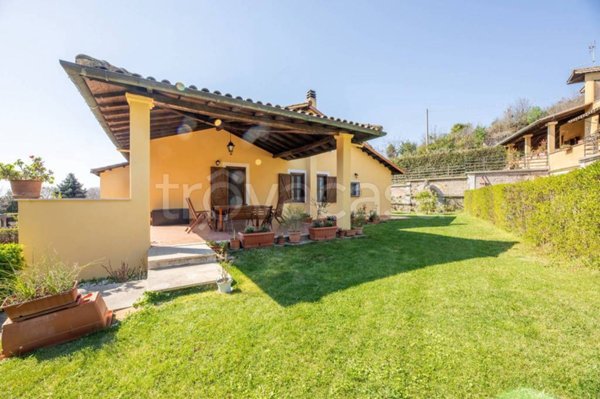 casa indipendente in vendita a Sacrofano in zona Petruscheto