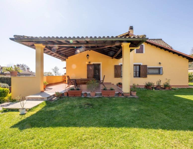 casa indipendente in vendita a Sacrofano in zona Petruscheto