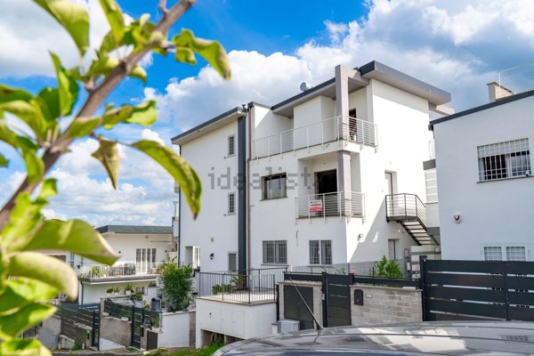 appartamento in vendita a Sacrofano in zona Monte Caminetto