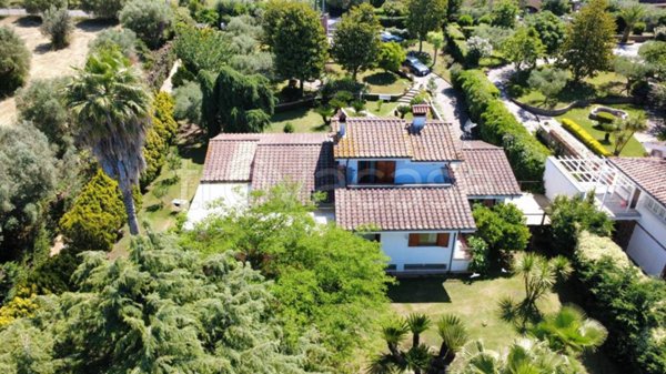 casa indipendente in vendita a Sacrofano in zona Borgo Pineto