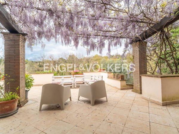 casa indipendente in vendita a Sacrofano in zona Monte Caminetto