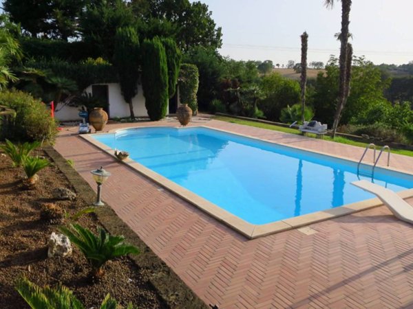 casa indipendente in vendita a Sacrofano in zona Borgo Pineto