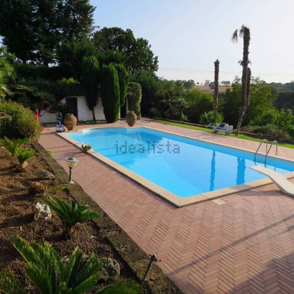 casa indipendente in vendita a Sacrofano in zona Borgo Pineto