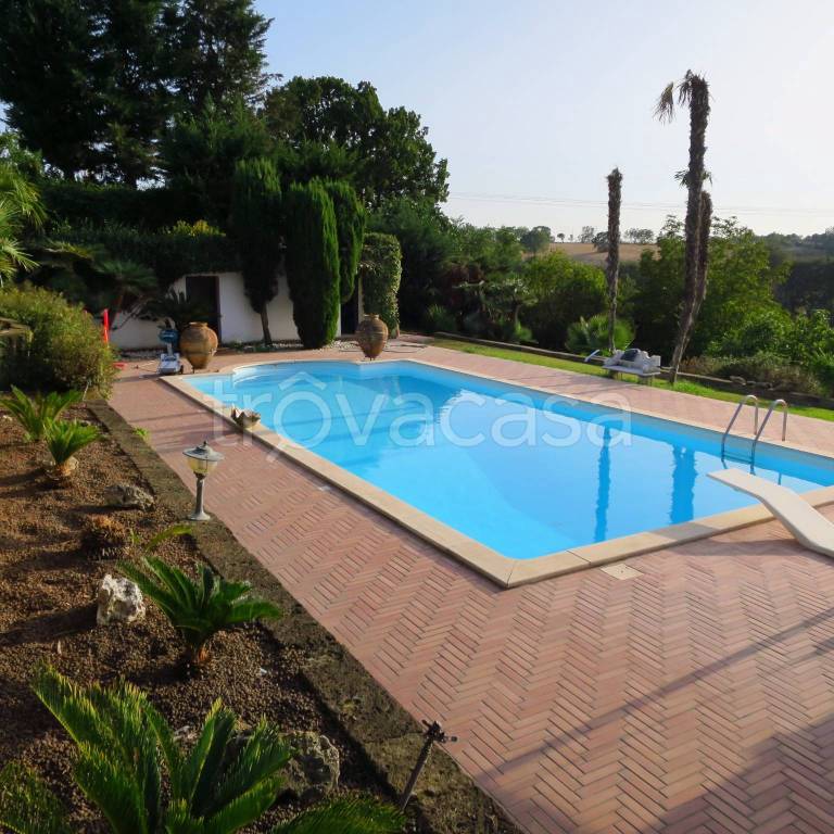 casa indipendente in vendita a Sacrofano in zona Borgo Pineto