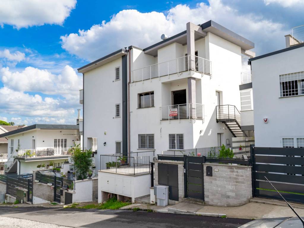 appartamento in vendita a Sacrofano in zona Monte Caminetto