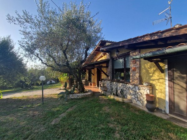 casa indipendente in vendita a Sacrofano