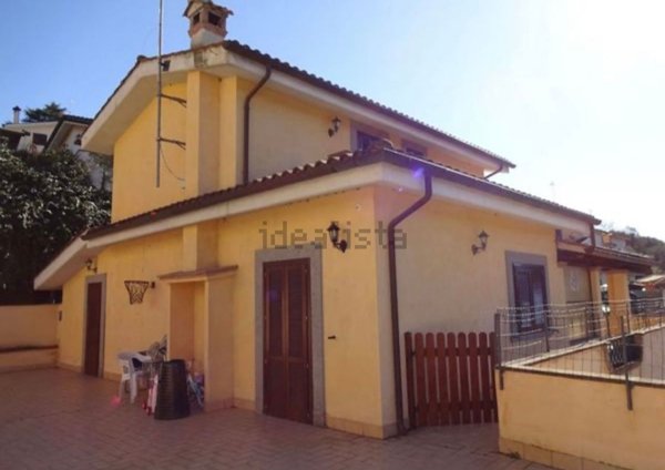 casa indipendente in vendita a Sacrofano in zona Santa Maria