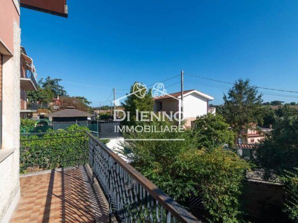 casa indipendente in vendita a Sacrofano in zona Monte Caminetto