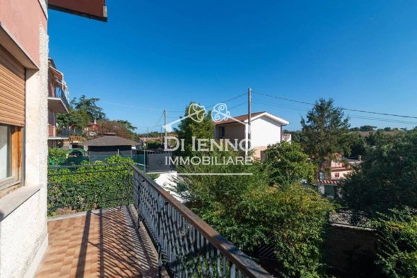 casa indipendente in vendita a Sacrofano in zona Monte Caminetto