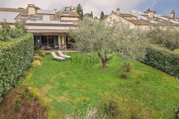 casa indipendente in vendita a Sacrofano in zona Monte Caminetto