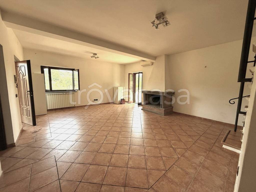 casa indipendente in vendita a Sacrofano in zona Santa Maria
