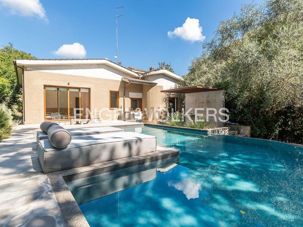casa indipendente in vendita a Sacrofano in zona Monte Caminetto