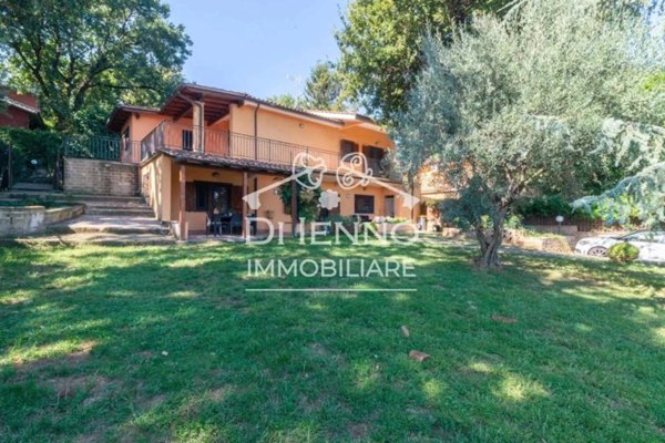 casa indipendente in vendita a Sacrofano in zona Monte Caminetto