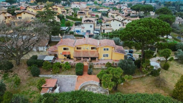casa indipendente in vendita a Sacrofano in zona Monte Caminetto