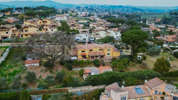 casa indipendente in vendita a Sacrofano in zona Monte Caminetto