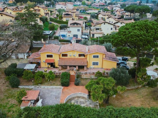casa indipendente in vendita a Sacrofano in zona Monte Caminetto