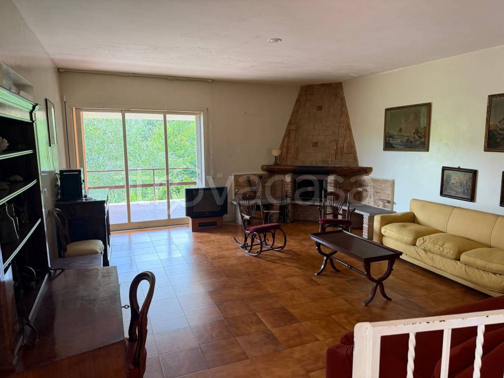 casa indipendente in vendita a Sacrofano in zona Guado Tufo