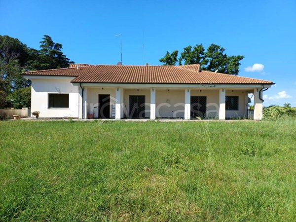 casa indipendente in vendita a Sacrofano in zona Monte Caminetto