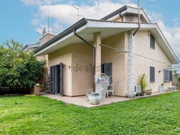 casa indipendente in vendita a Sacrofano in zona Monte Caminetto