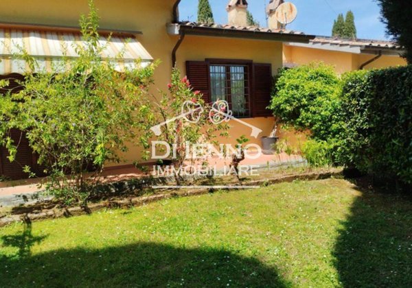 casa indipendente in vendita a Sacrofano in zona Monte Caminetto
