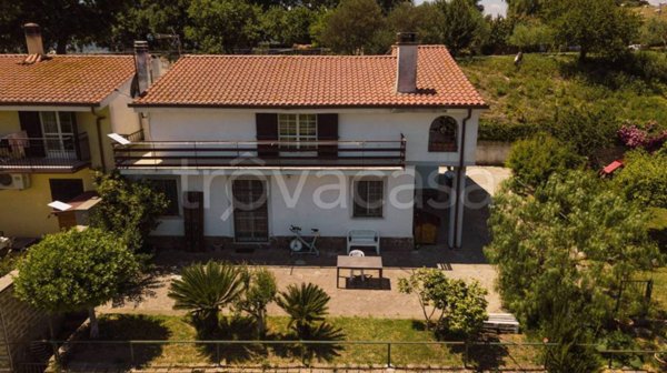 casa indipendente in vendita a Sacrofano in zona Borgo Pineto