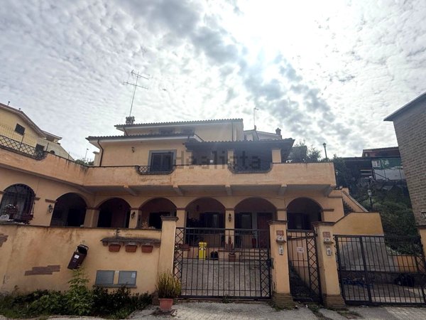 appartamento in vendita a Sacrofano in zona Santa Maria
