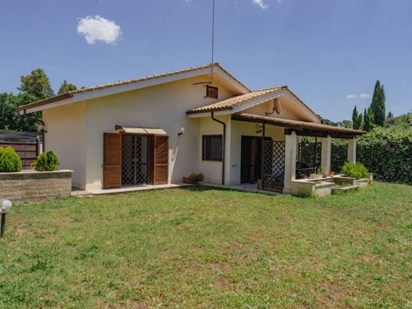 casa indipendente in vendita a Sacrofano in zona Monte Caminetto