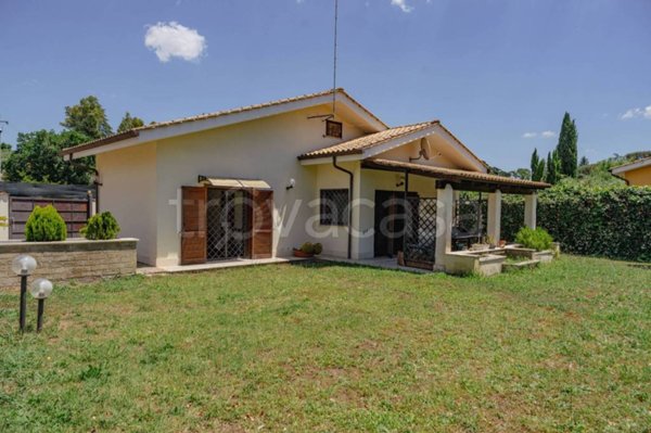 casa indipendente in vendita a Sacrofano in zona Monte Caminetto