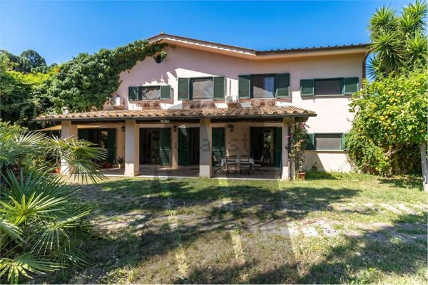 casa indipendente in vendita a Sacrofano in zona Borgo Pineto