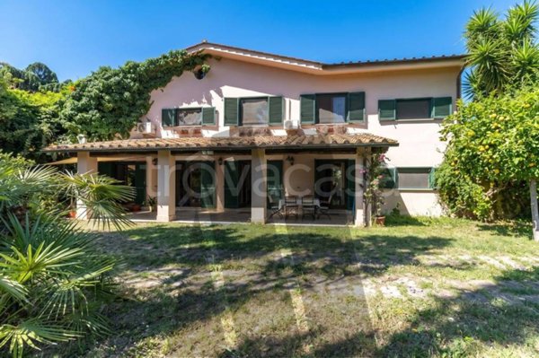 casa indipendente in vendita a Sacrofano in zona Borgo Pineto