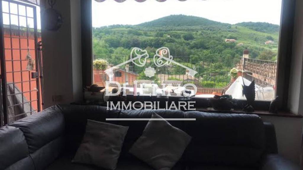 casa indipendente in vendita a Sacrofano in zona Santa Maria
