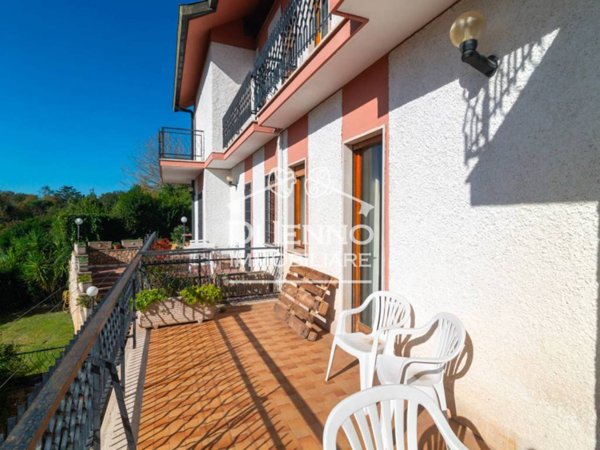 casa indipendente in vendita a Sacrofano in zona Monte Caminetto