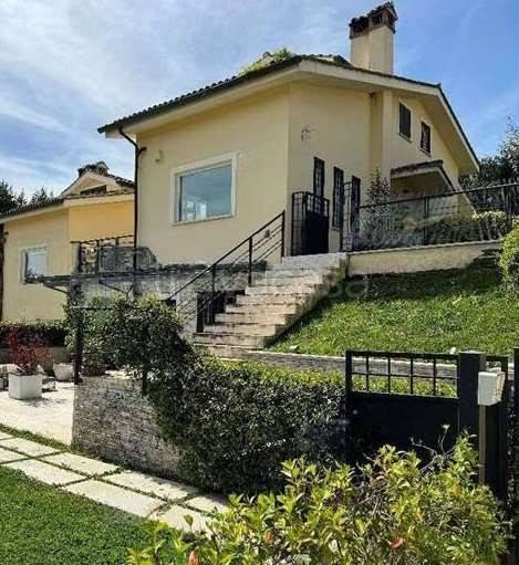 appartamento in vendita a Sacrofano in zona Monte Caminetto