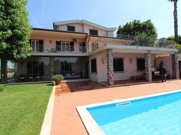 casa indipendente in vendita a Sacrofano in zona Guado Tufo