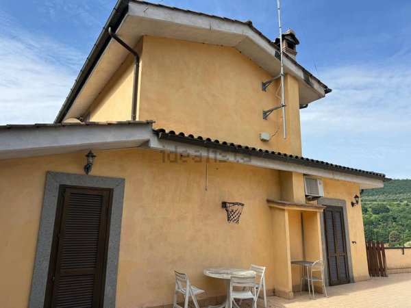 casa indipendente in vendita a Sacrofano in zona Santa Maria