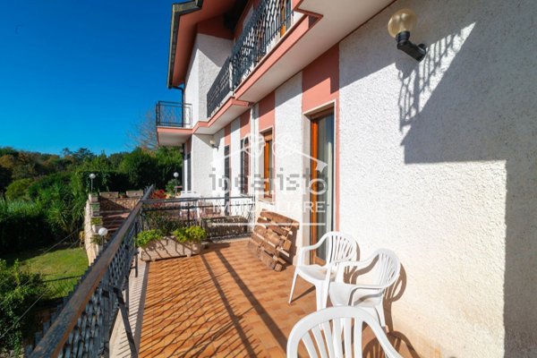 casa indipendente in vendita a Sacrofano in zona Monte Caminetto