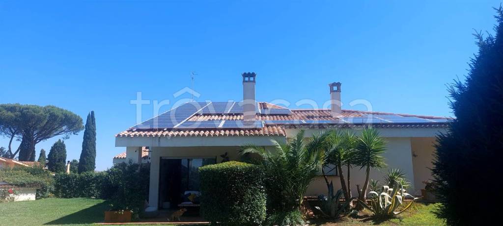 casa indipendente in vendita a Sacrofano in zona Monte Caminetto